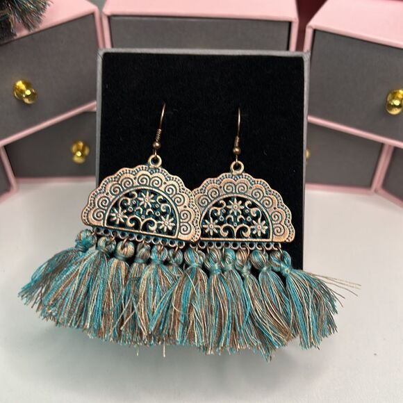 Jewelry - NWT Trendy Bronze Tassel Earrings